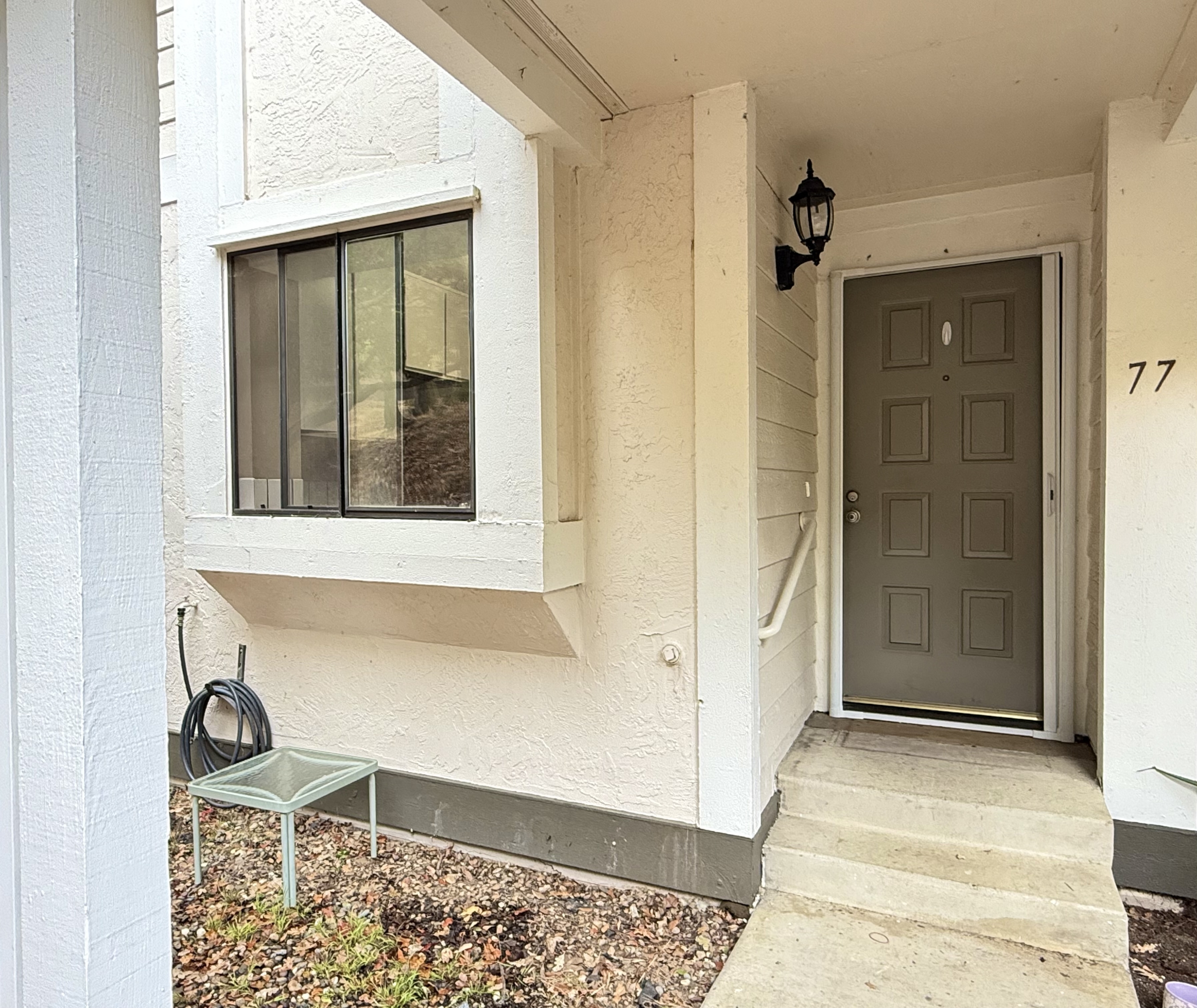 77 Village Circle - -